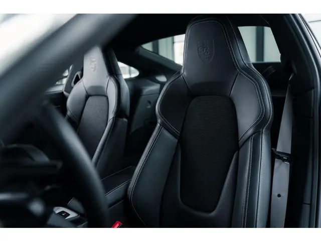 Porsche 911 4.0 GT3 Touring 2021 Benzine 34