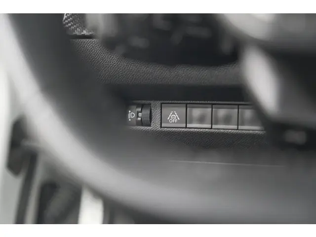 Peugeot 2008 PureTech 130 Allure 2020 Benzine 36