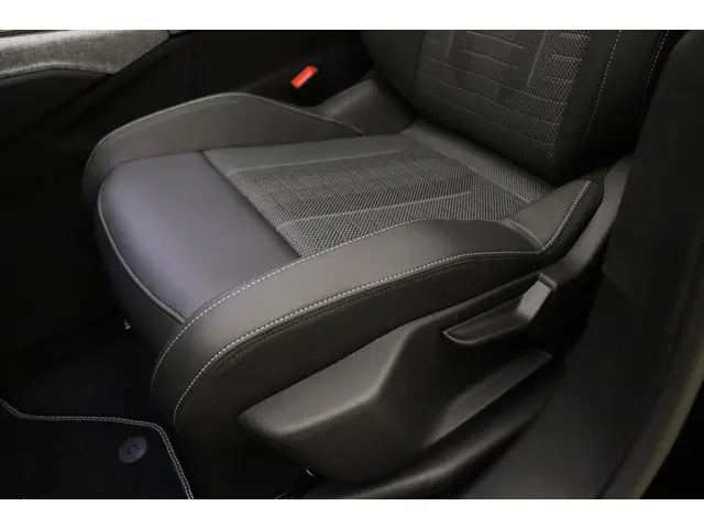 Peugeot 3008 1.2 Hybrid GT 2025 Hybride Benzine 23