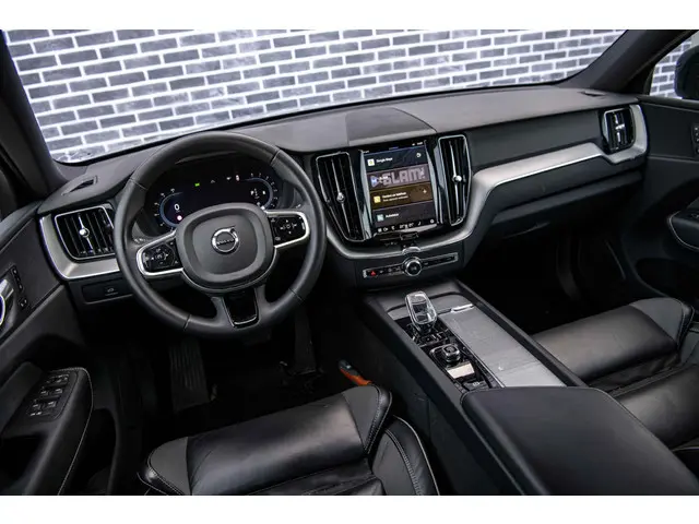 Volvo XC60 B5 Plus Dark 2023 Benzine 11