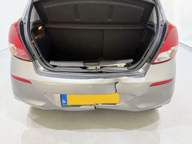 Hyundai i20 I-20 HB 1.2i i-Deal Airco NAP 2014 Benzine 12