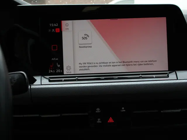 Volkswagen Golf 1.0 eTSI 110pk DSG Active 2022 Benzine 37