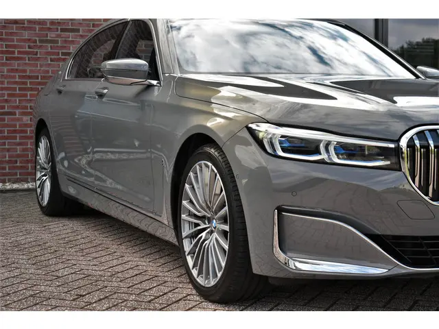 BMW 7 Serie M760Li xDrive 2019 Benzine 35