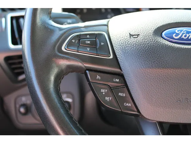Ford C-MAX 1.5 Titanium 2015 Benzine 19