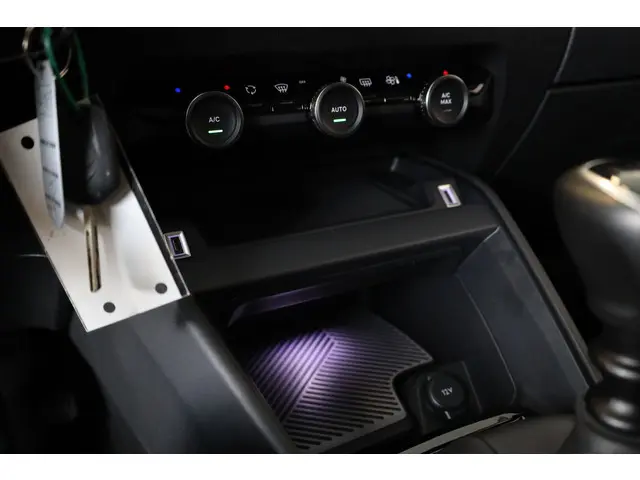 Citroën C4 PT 130 Feel Edition 2021 Benzine 37