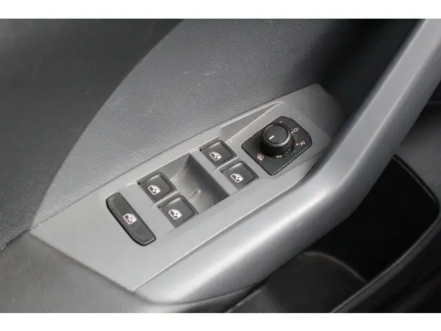 Volkswagen T-Cross 1.0 TSI Life 2019 Benzine 29