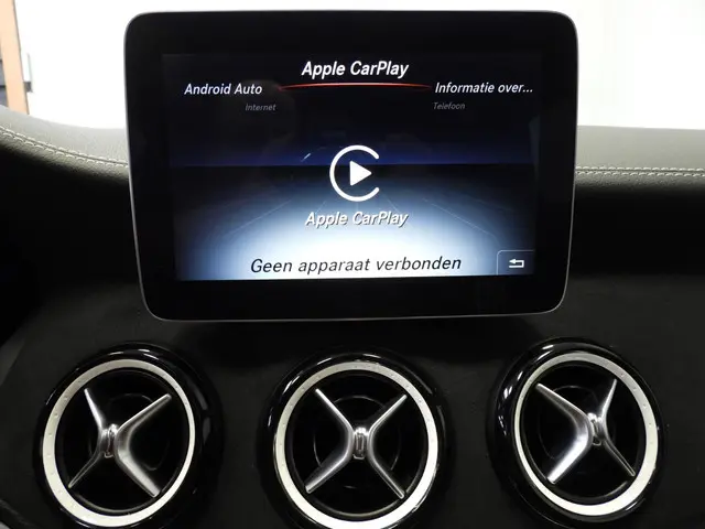 Mercedes-Benz A-Klasse A180 AMG Edition 2017 Benzine 12