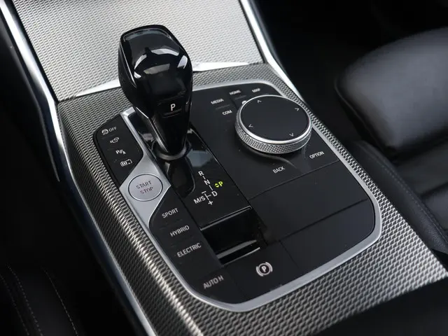 BMW 3 Serie Touring 330e 2021 Hybride Benzine 22