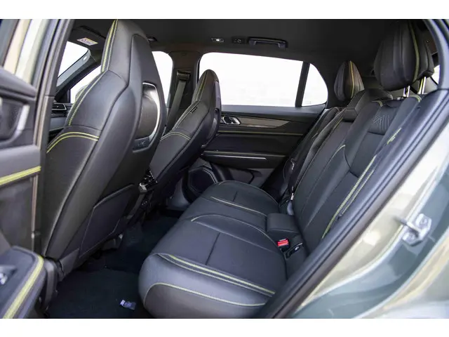 Lynk & Co 01 1.5 Core 2026 Hybride Benzine 29