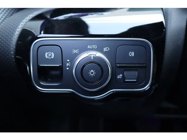 Mercedes-Benz A-Klasse 250 e Luxury 2021 Hybride Benzine 31