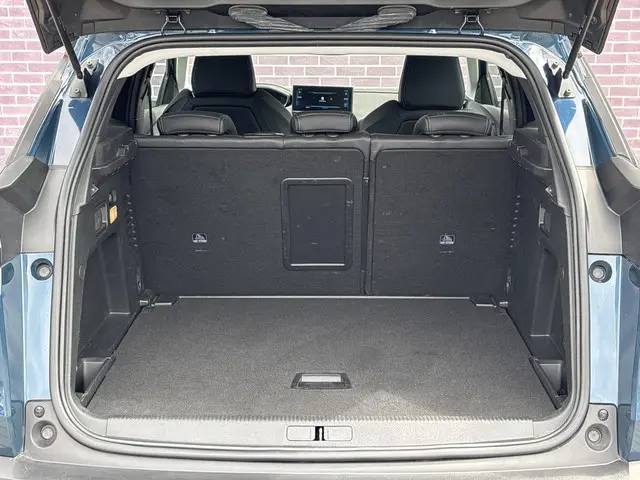 Peugeot 3008 1.2 PureTech Allure 2023 Benzine 8