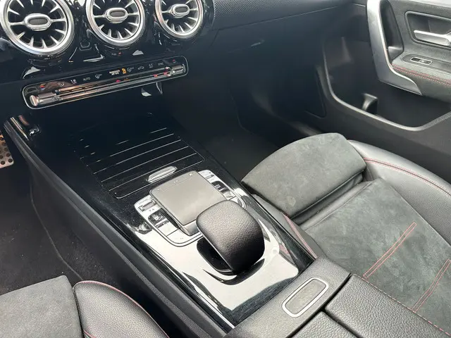 Mercedes-Benz CLA 180 AMG Premium Plus 2019 Benzine 25