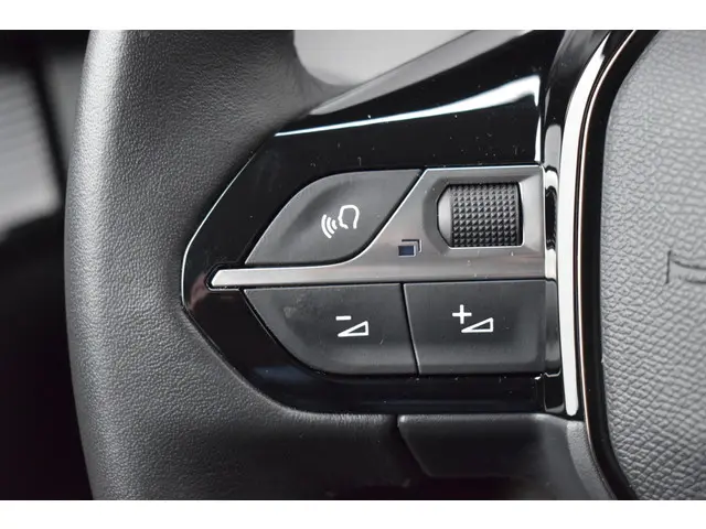 Peugeot 208 1.2 PureTech Style 2023 Benzine 24