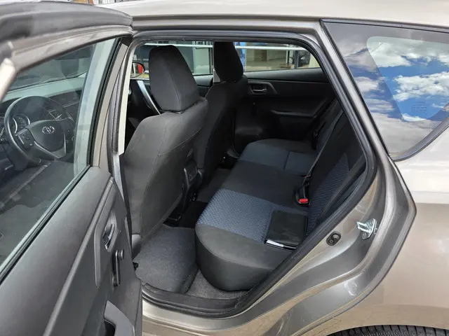 Toyota Auris 1.3 VVT-i 100 PK Now, Trekhaak 2014 Benzine 6