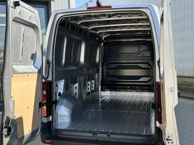 Nissan Interstar 2.3 dCi L3H2 Tekna 2024 Diesel 41