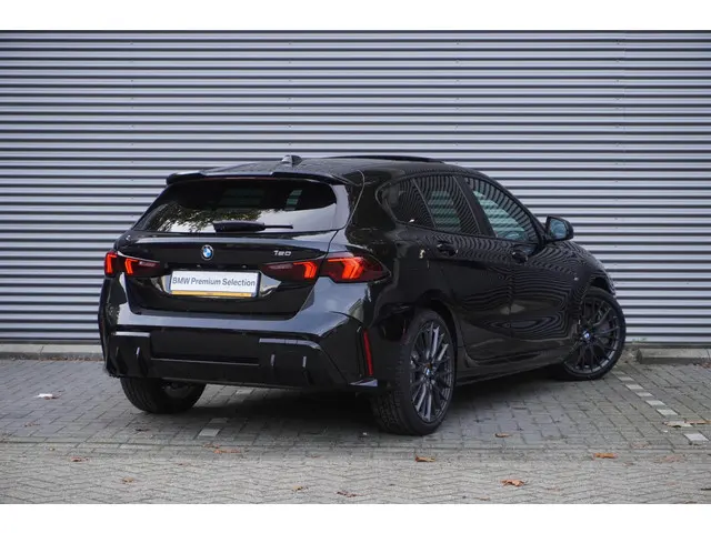 BMW 1 Serie 5-deurs 120 2025 Benzine 4