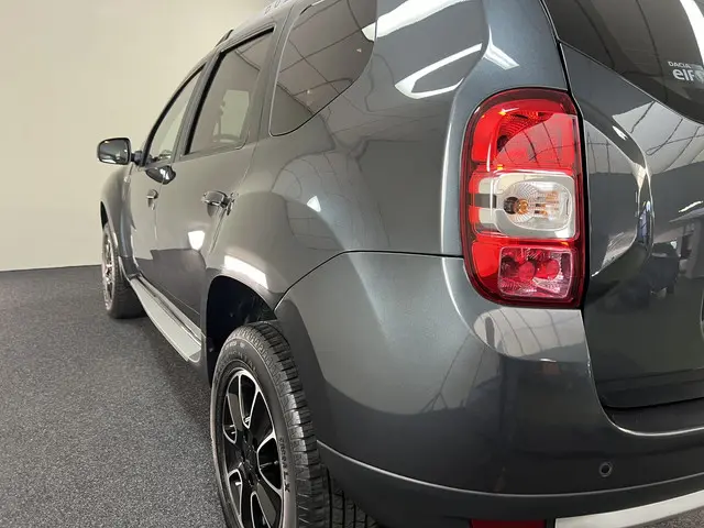 Dacia Duster 1.2 TCe 4x2 Blackshadow 2017 Benzine 33