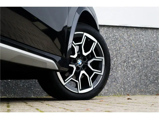 BMW X1 sDrive18i 2023 Benzine 6