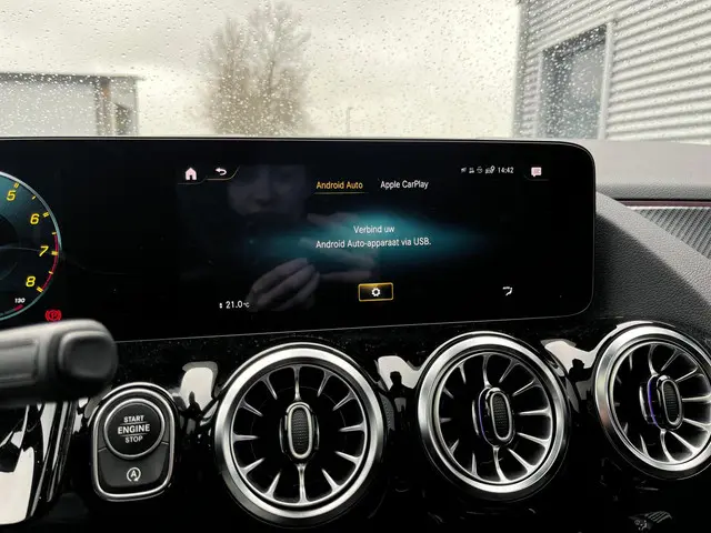 Mercedes-Benz GLA AMG 35 4MATIC 2021 Benzine 21