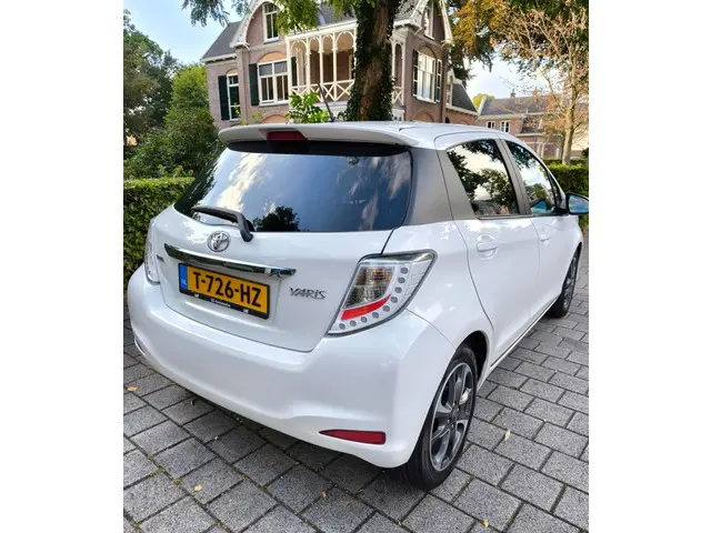 Toyota Yaris 1.3 VVT-i Aspiration 2013 Benzine 6