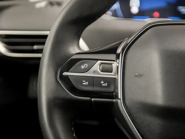 Peugeot 3008 1.2 PureTech Premium GT Sport 2018 Benzine 19