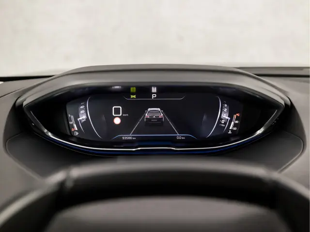 Peugeot 5008 1.2 PureTech Sport 7 Persoons 2021 Benzine 24