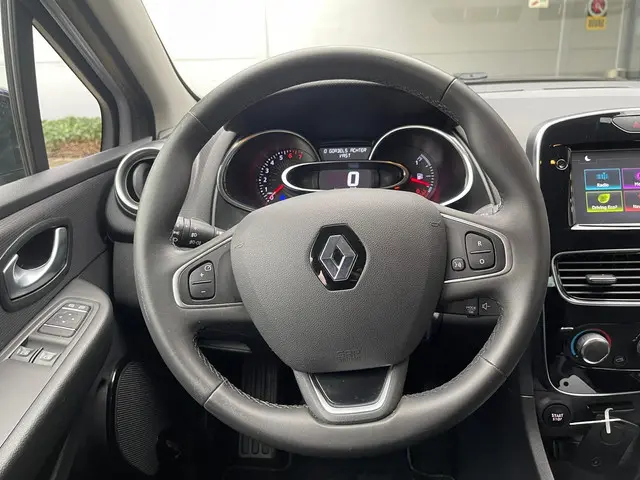 Renault Clio 0.9 TCe Limited 2018 Benzine 25