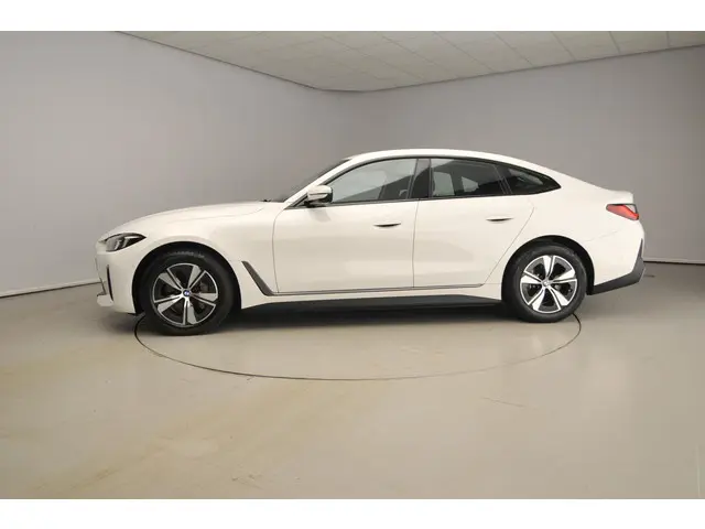 BMW i4 2