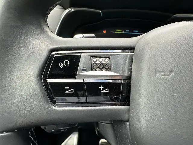 DS DS 7 E-Tense 225 Opéra 2023 Hybride Benzine 16