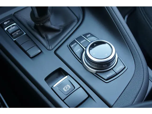 BMW X1 sDrive18i High Executive 2018 Benzine 31
