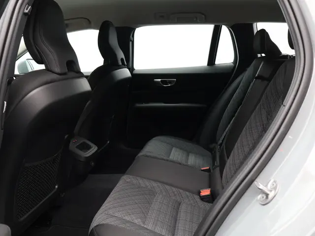 Volvo V60 B4 197PK Essential Edition 2026 Benzine 8