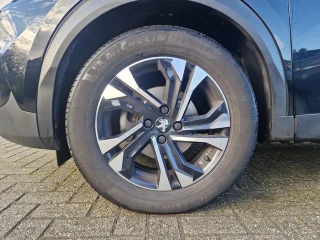 Peugeot 2008 1.2T 130pk Allure Pack 2022 Benzine 25