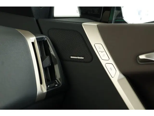 BMW iX xDrive50 Sport SKY 112 kWh 2023 Elektrisch 8