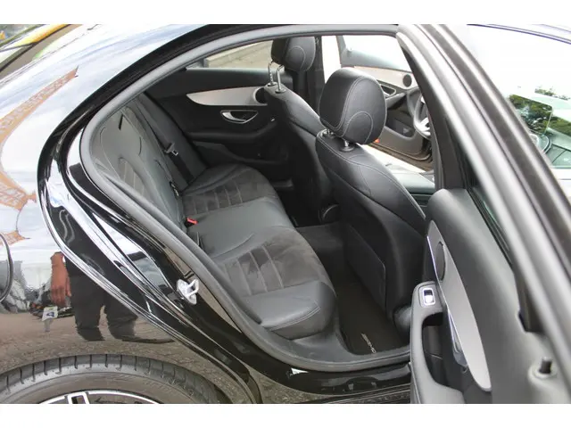 Mercedes-Benz C-Klasse 180 Bns Sol. AMG 2019 Benzine 22