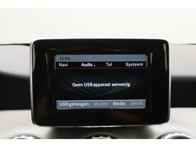 Mercedes-Benz GLA 180 Ambition Automaat 2015 Benzine 40