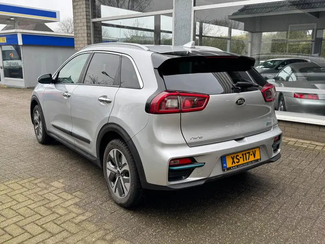 Kia e-Niro ExecutiveLine 64 kWh 2019 Elektrisch 2