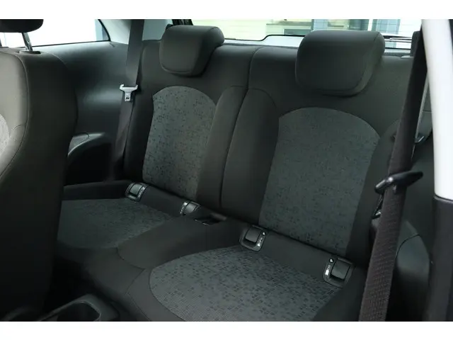 Opel ADAM 1.2 2013 Benzine 13