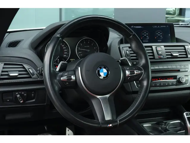 BMW 2 Serie Coupé M235i High Executive 2014 Benzine 30