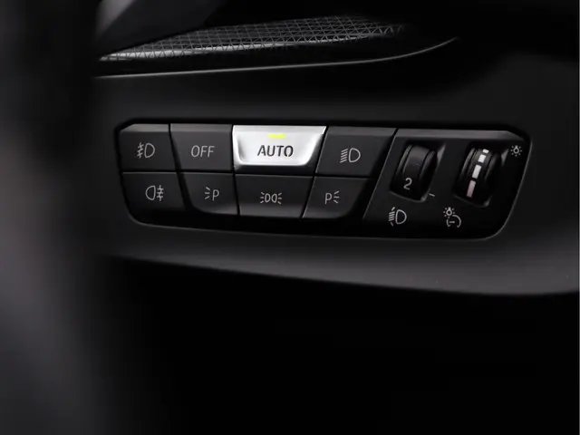 BMW 1 Serie 118i Business Edition 2022 Benzine 26