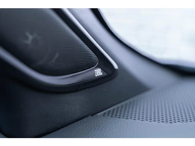 Toyota C-HR 2.0 Hybrid Bi-Tone 2020 Hybride Benzine 27