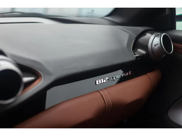 Ferrari 812 Superfast 6.5 V12 HELE 2020 Benzine 14