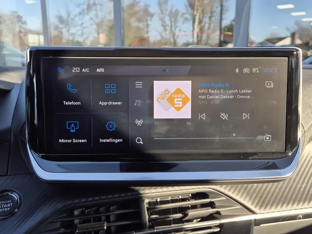 Peugeot 2008 1.2 Hybrid 145 GT 2025 Hybride Benzine 33