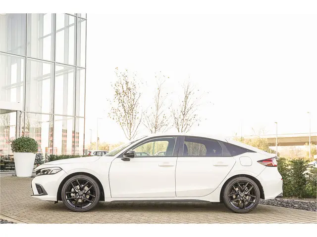 Honda Civic 2.0i e:HEV SPORT 2023 Hybride Benzine 52