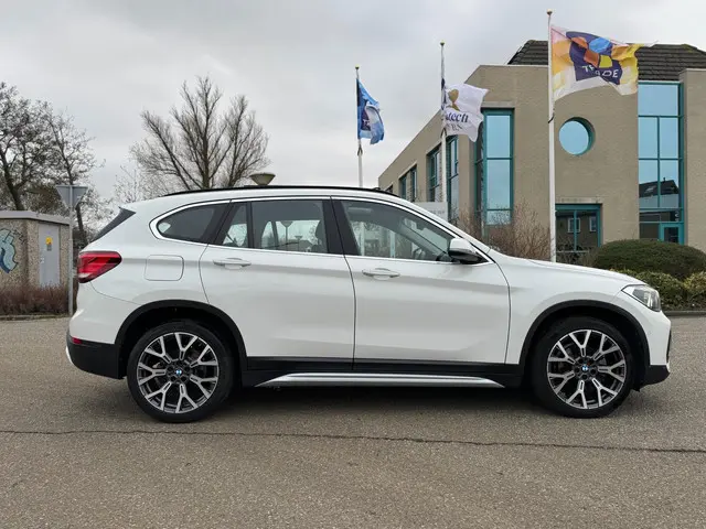 BMW X1 SDrive18i High Executive Vol Optie’s…….. 2020 Benzine 6