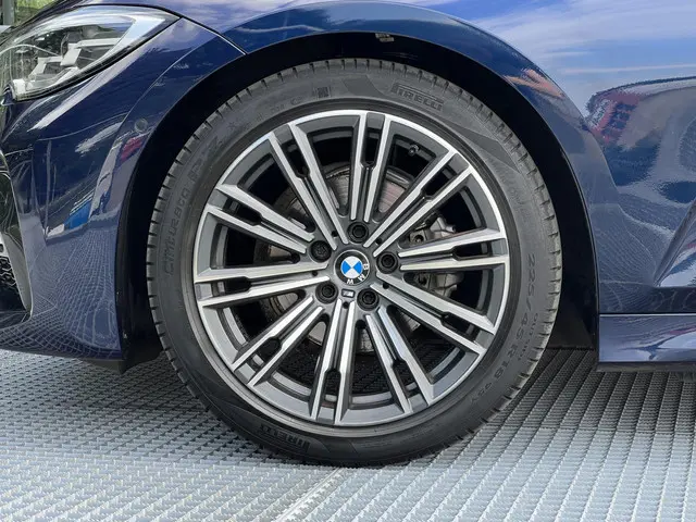 BMW 3 Serie 318i M-Sport Business Edition 2021 Benzine 27