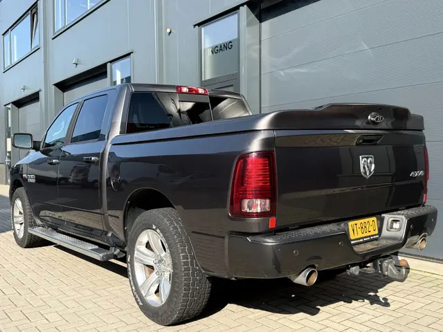 Dodge Ram 1500 5.7 V8 HEMI Quad Cab 6'4 2016 LPG/Gas 6