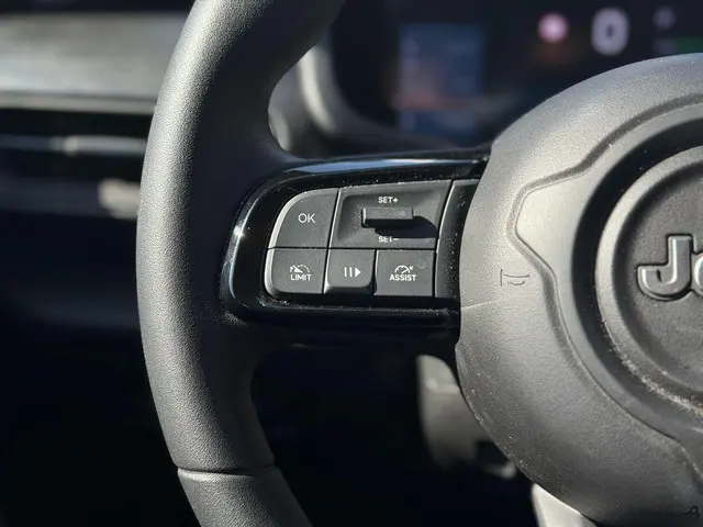 Jeep Avenger Longitude 54 kWh Aut. 2024 Elektrisch 17