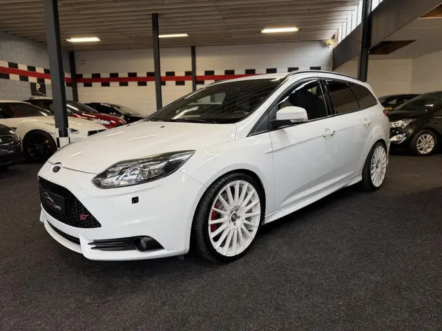 Ford Focus Wagon 2.0 EcoBoost ST-3 2013 Benzine