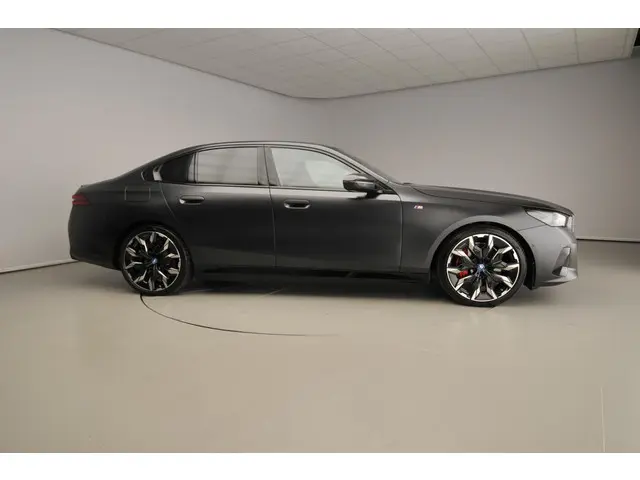 BMW i5 Sedan M60 xDrive 84 kWh 2025 Elektrisch 4