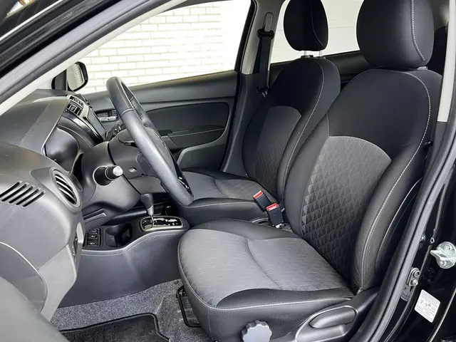 Mitsubishi Space Star 1.2 Intense 2022 Benzine 26